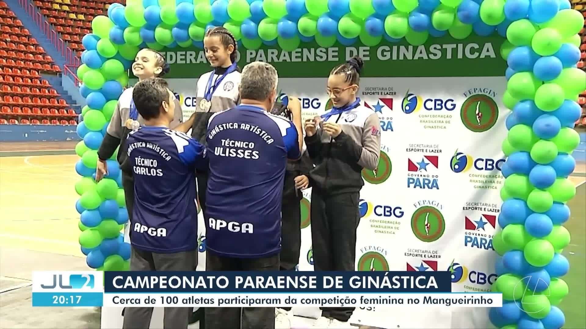 Apresentadora Fábia Sepêda no bancada do telejornal JL2 durante edição de sábado.