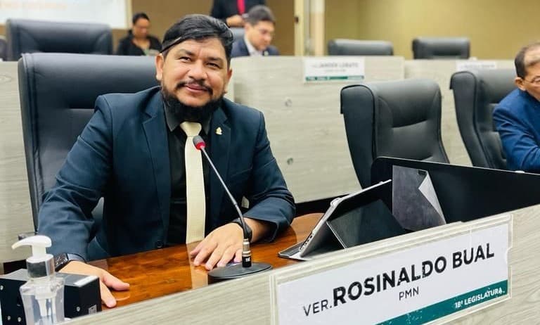 Documento oficial requerendo vista de processo em mesa da Câmara Municipal de Manaus.