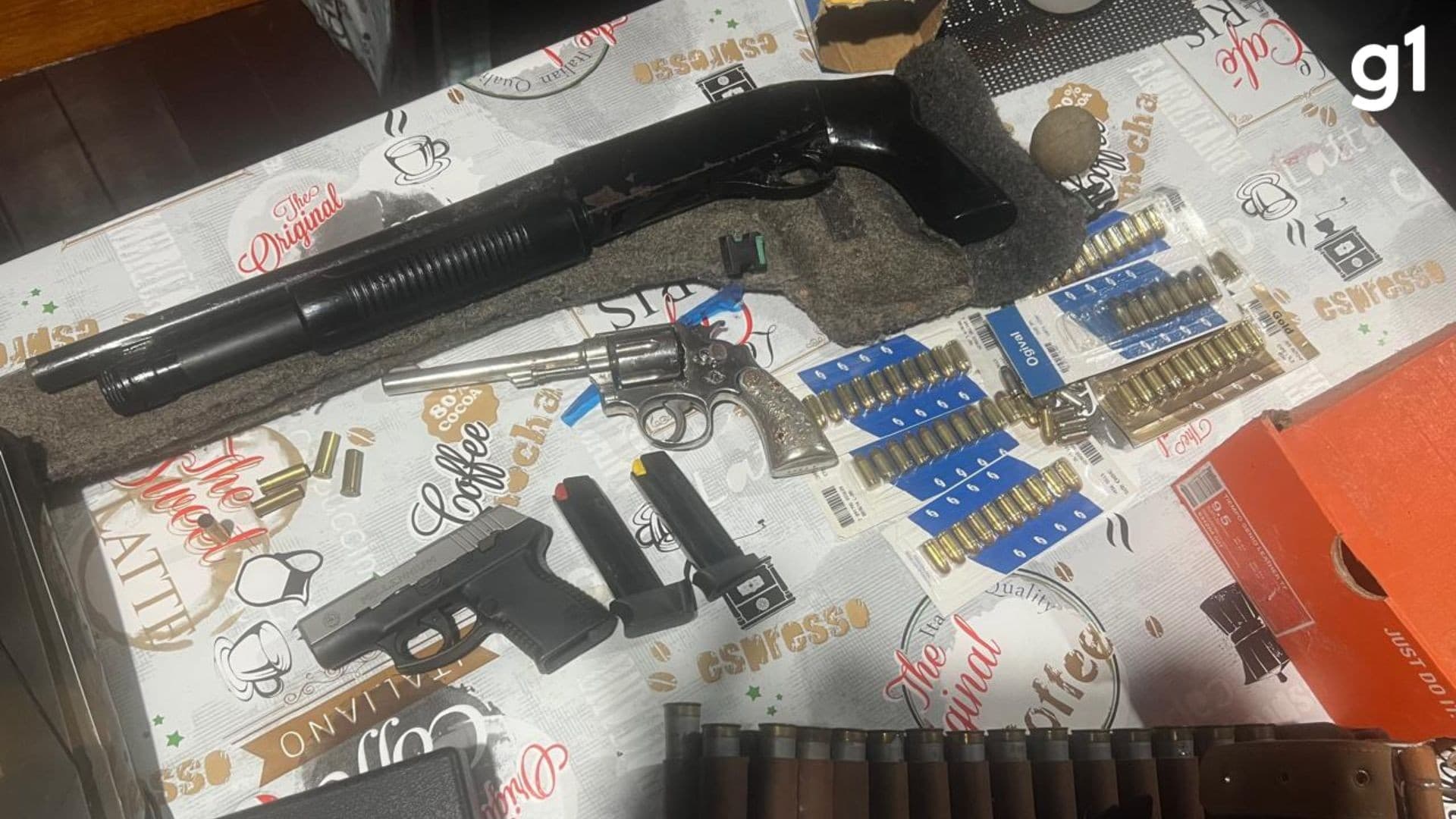 Polícia Federal cumpre mandados de busca e apreensão em operação.