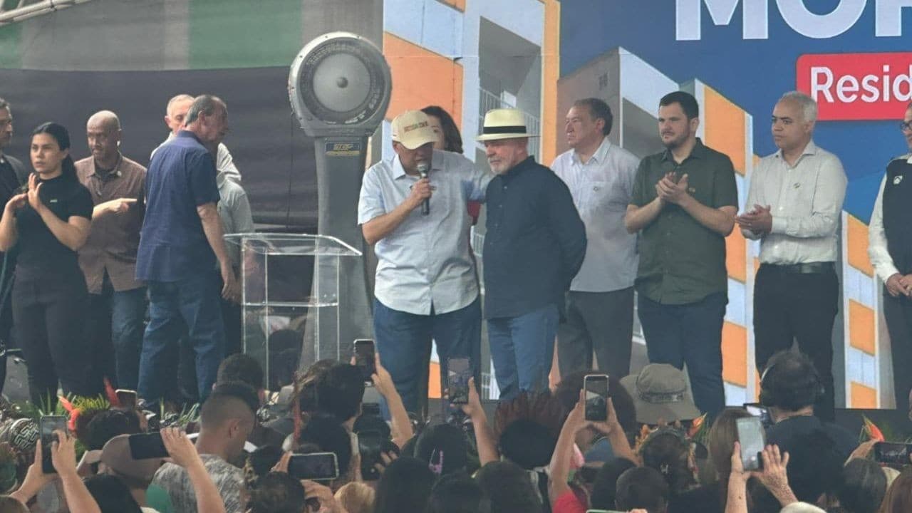 Presidente Lula fala em evento de entrega de moradias