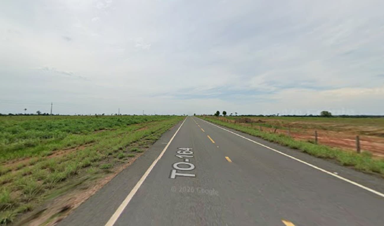 Cruzeiro da rodovia TO-164 e estrada de terra no norte do Tocantins.
