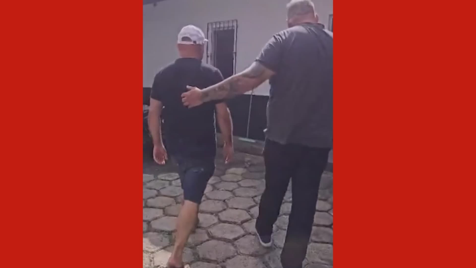 Viatura da Polícia Civil estacionada em via pública de Bragança.
