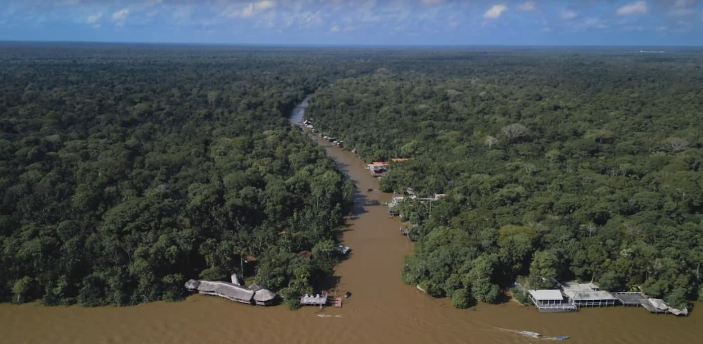 Rio Guamá agitado na região da ilha do Combu em Belém