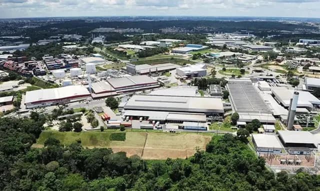 Linha de montagem de televisores em fábrica do Polo Industrial de Manaus.