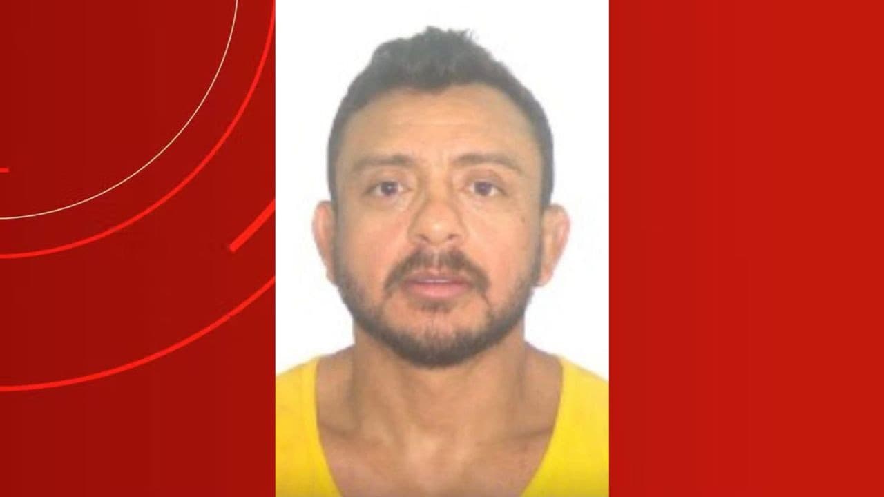 Cartaz de procurado divulgado pela Polícia Civil do Amazonas mostra foto de homem.