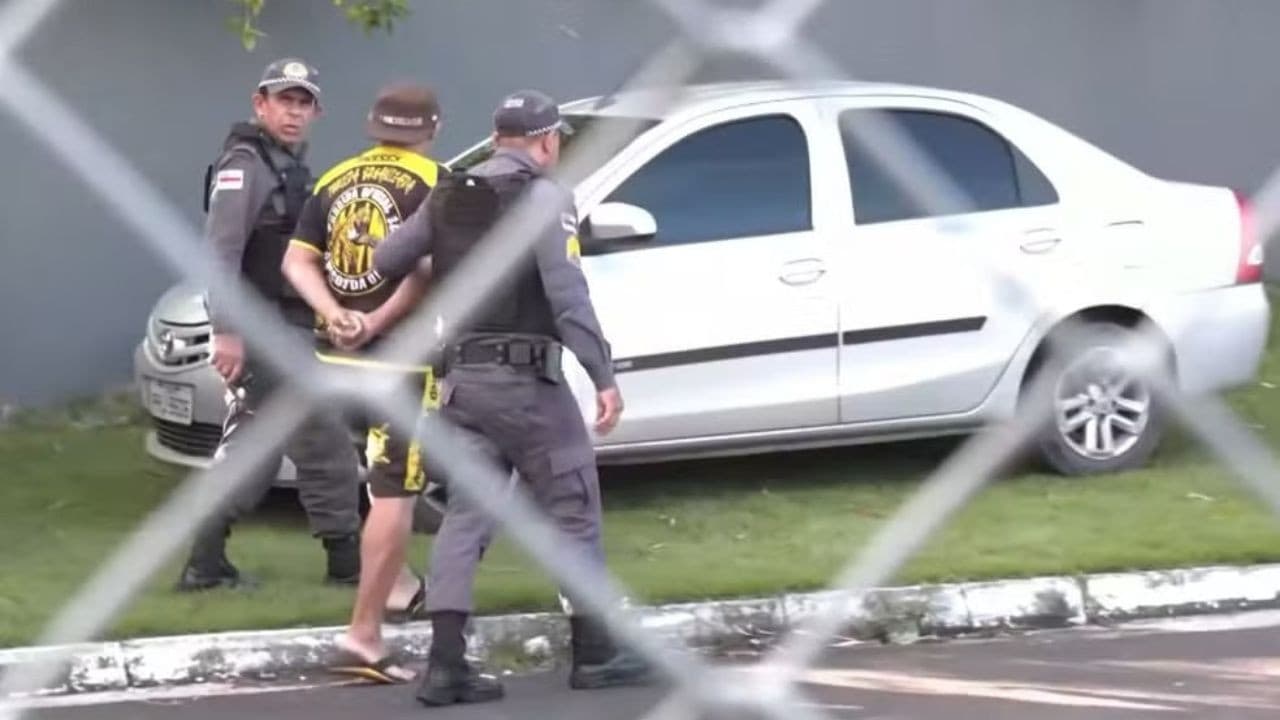 Estádio Carlos Zamith cheio durante partida de futebol