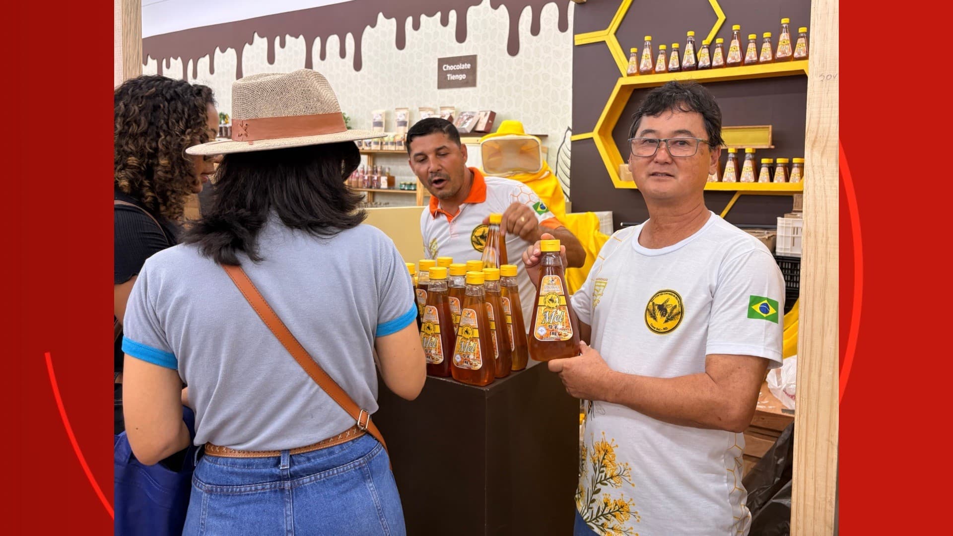 Frasco de hidromel em destaque em estande da Rondônia Rural Show.
