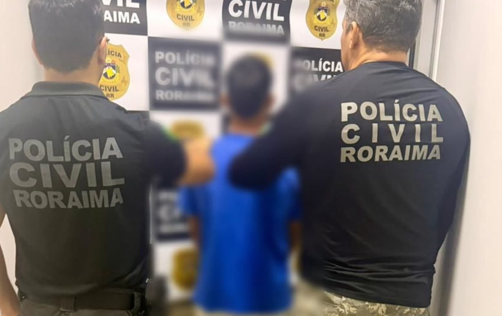 Viatura da Polícia Civil estacionada em via pública de Boa Vista.
