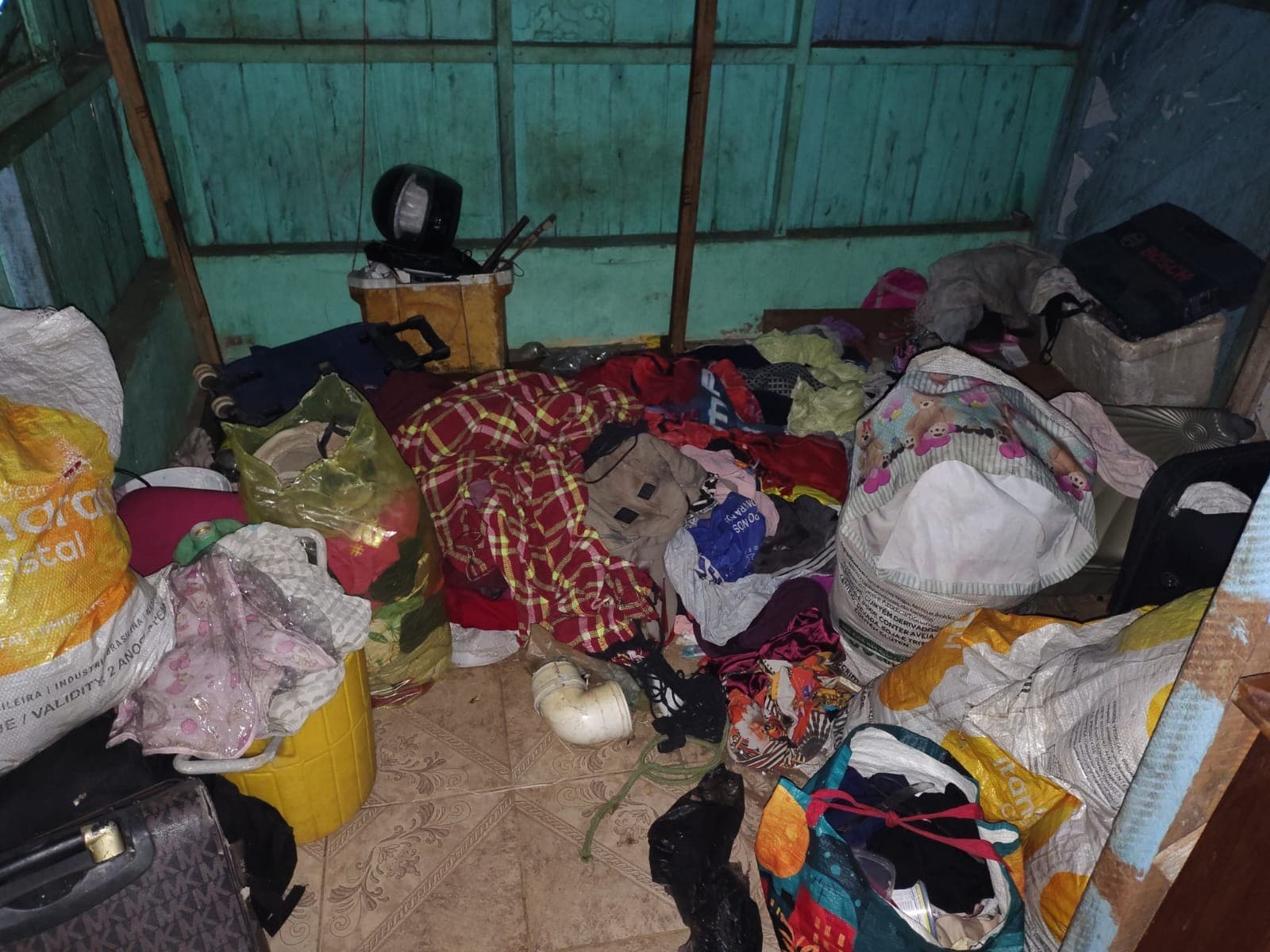 Viatura da Polícia Civil em ação no bairro Murici, em Novo Airão.