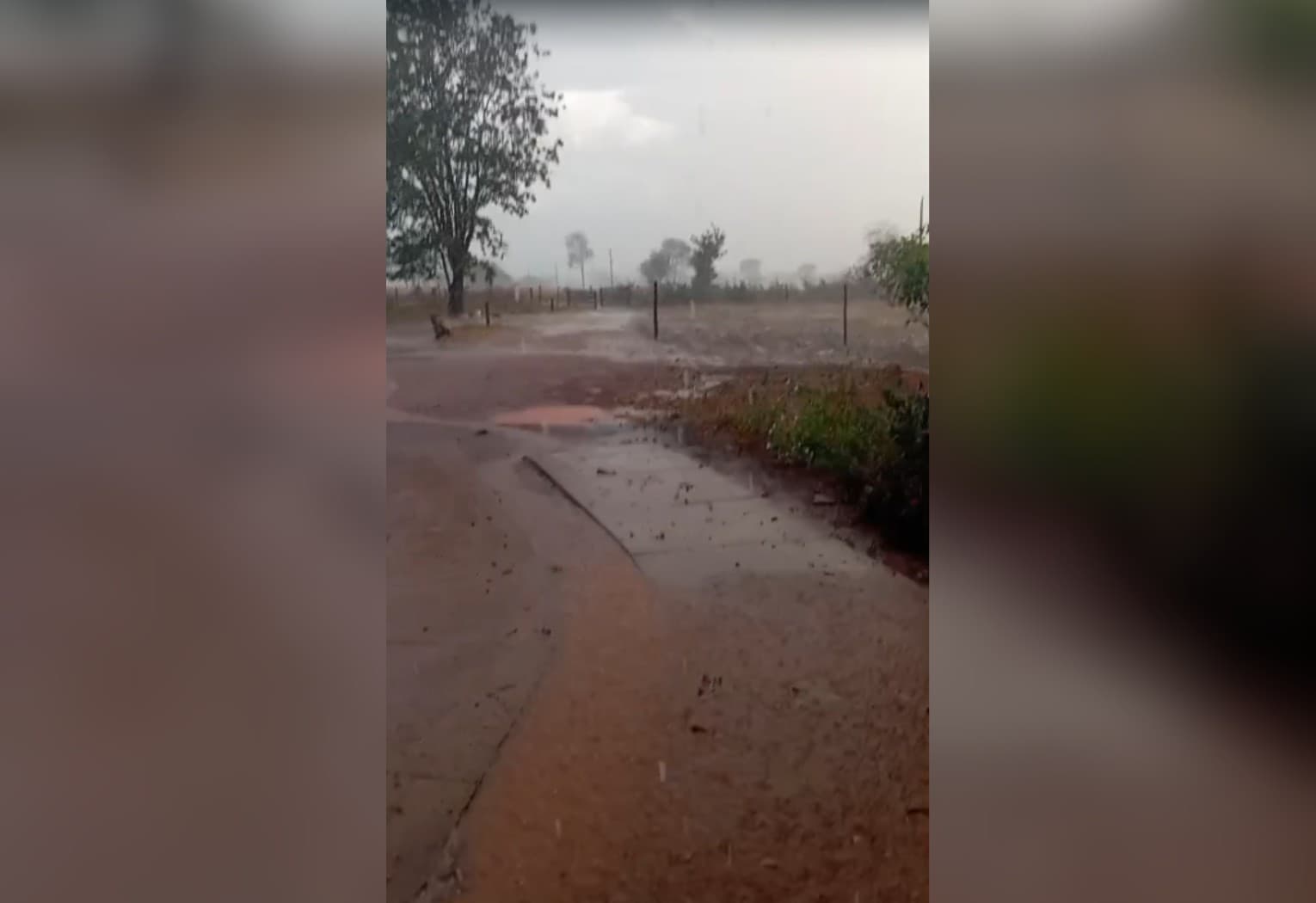 Céu nublado e escuro sobre área rural em Talismã, no Tocantins.
