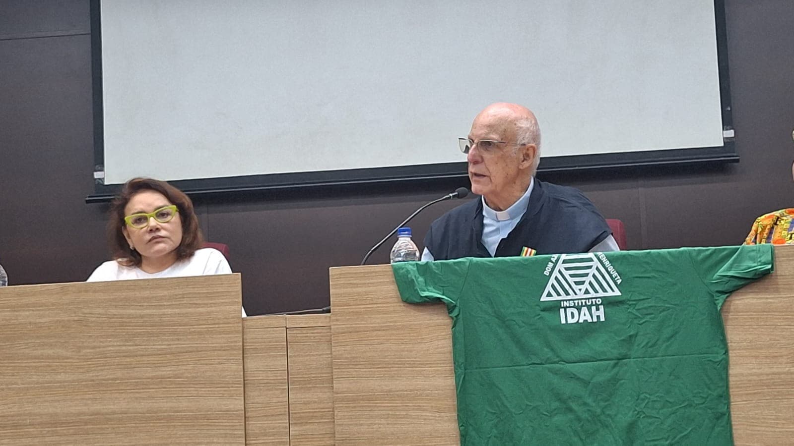 Auditório lotado durante Mesa de Diálogo Circular com Padre Júlio Lancellotti no TRT8 em Belém.