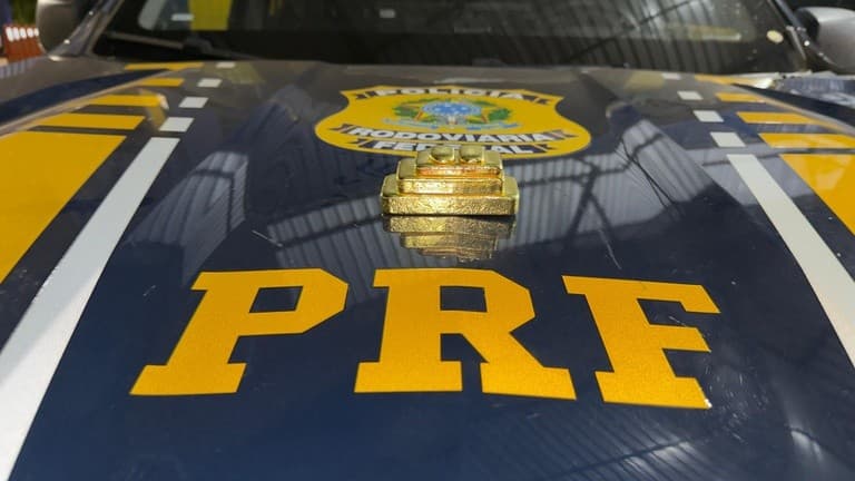 Barras de ouro apreendidas pela Polícia Rodoviária Federal durante fiscalização em Rondônia.