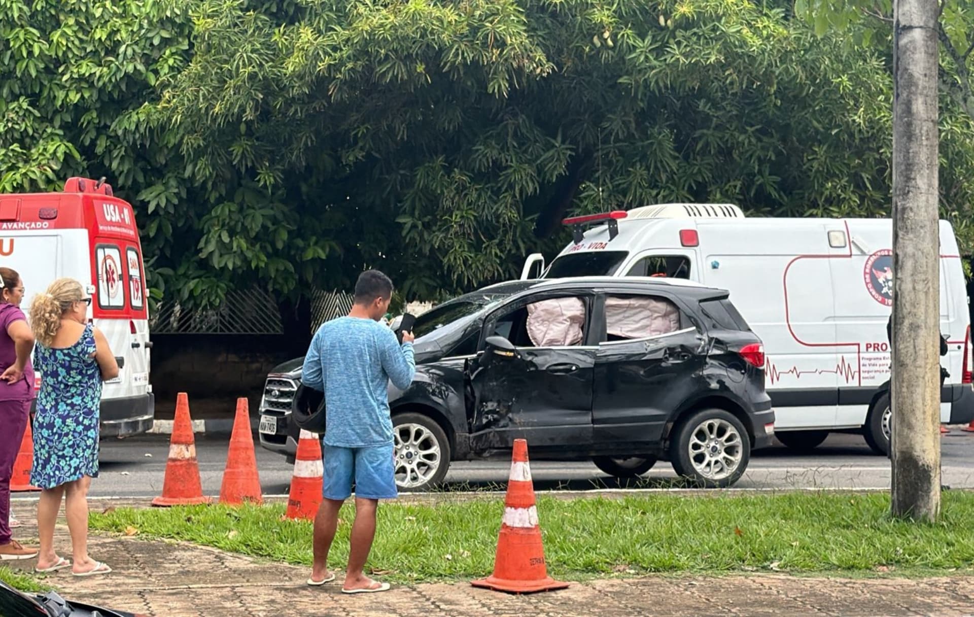 Cruzamento da avenida Brigadeiro Eduardo Gomes com rua secundária no bairro Trinta e Um de Março, em Boa Vista.