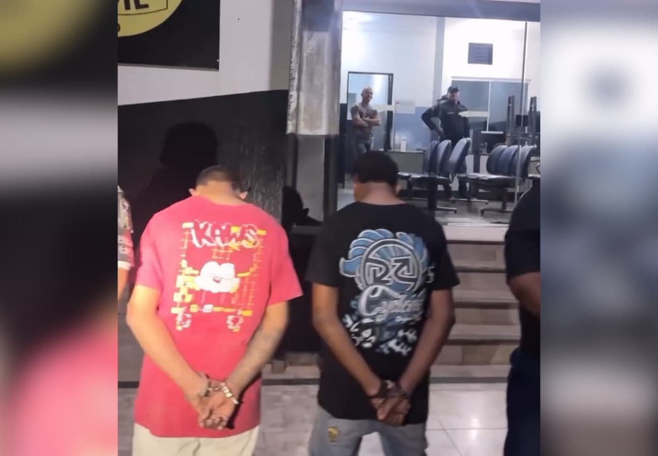 Viatura da Polícia Militar durante patrulhamento à noite no interior do Tocantins.